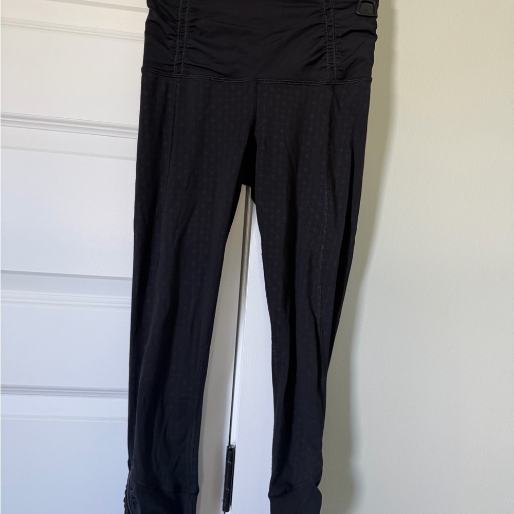Lululemon Black Runday Crop High-Waisted Leggings. Tri-Geo Embossed.